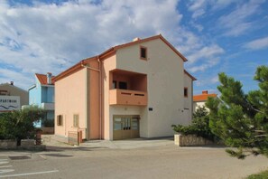 Exterior - Holiday apartment with air conditioning, balcony and Wi-Fi internet (Punat)