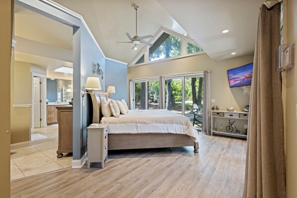 4 bedrooms, desk, iron/ironing board, free WiFi