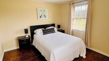 3 bedrooms, desk, iron/ironing board, WiFi