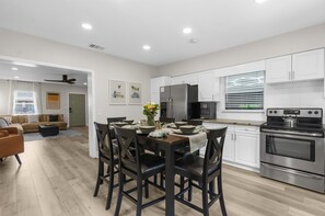 Fridge, microwave, oven, stovetop - Tampa Getaway | Pool | Game Room | Backyard Oasis (Tampa)