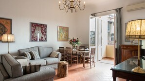 Unclassified image, 5 of 13, button - Cozy One-Bedroom Apartment in the Heart of Florence (Firenze)