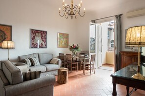 Unclassified image, 5 of 13, button - Cozy One-Bedroom Apartment in the Heart of Florence (Firenze)