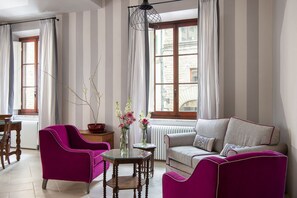 Living area - Modern One-Bedroom Apartment in the Heart of Florence (Firenze)