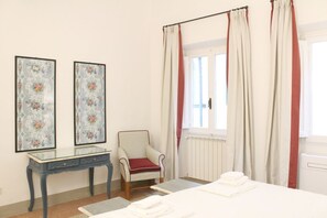 3 bedrooms, in-room safe, desk, iron/ironing board