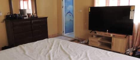 3 chambres, fer et planche Ă repasser, Wi-Fi, draps fournis
