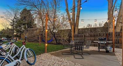 Orchard Flats Perfect Group Stay w/ Yard and BBQ