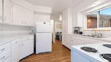 Condo, Multiple Beds, Patio, Garden View (1020 Garfield St. (Suite 4,5,6)) | Private kitchen | Fridge, microwave, oven, stovetop