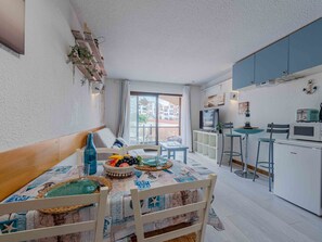Dining - Sombrero by Interhome (Le Barcarès)