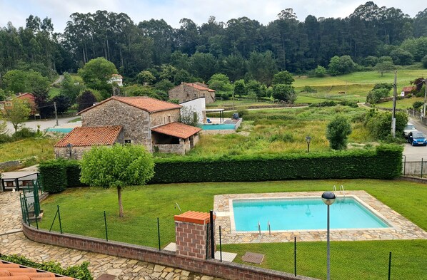 Pool - Apartment 'Fabuloso' with Mountain View, Shared Pool and Wi-Fi (Cantabria)