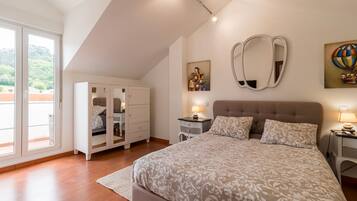 2 slaapkamers, een strijkplank/strijkijzer, gratis wifi, beddengoed