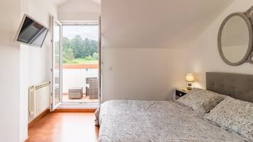 2 slaapkamers, een strijkplank/strijkijzer, gratis wifi, beddengoed