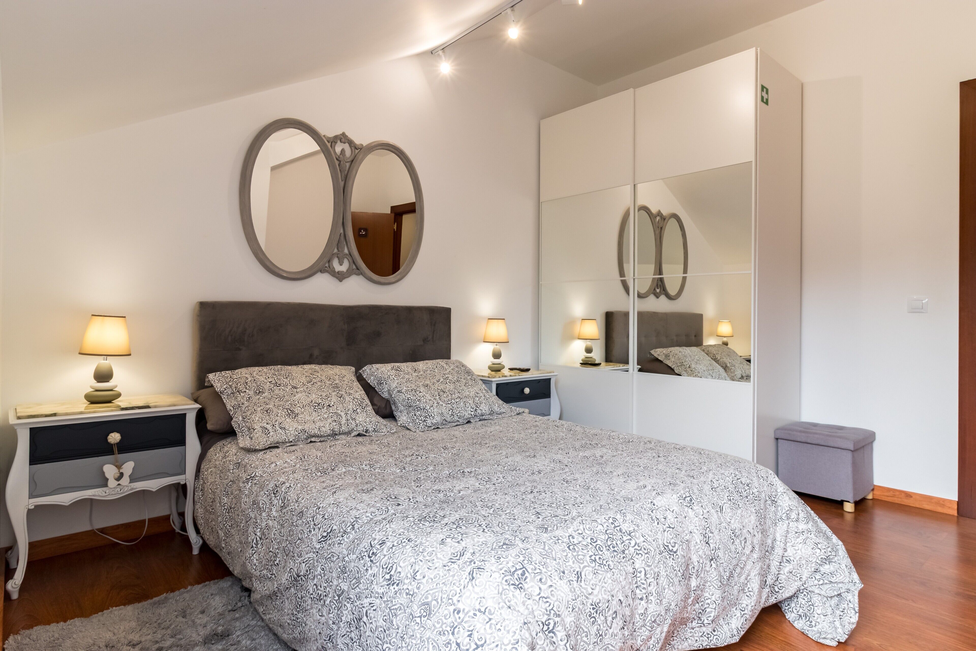 2 chambres, fer et planche à repasser, Wi-Fi gratuit, draps fournis