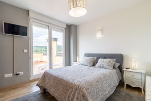 1 habitación, tabla de planchar con plancha, wifi gratis y ropa de cama 