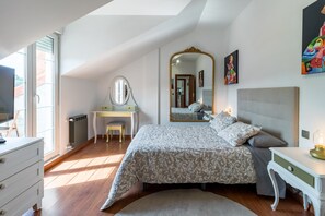 1 dormitorio, tabla de planchar con plancha, wifi gratis y ropa de cama