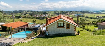 Holiday Home 'La Centinela' with Mountain Views, Private Pool and Wi-Fi