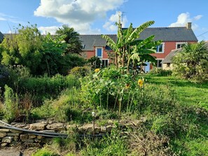 Exterior - Holiday Home 'Ker Glaz - Longère De Charme' with Private Terrace, Private Garden and Wi-Fi (Kervignac)
