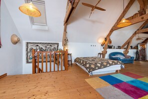 1 bedroom, free WiFi, bed sheets - Holiday Home 'Ker Glaz - Longère De Charme' with Private Terrace, Private Garden and Wi-Fi (Kervignac)