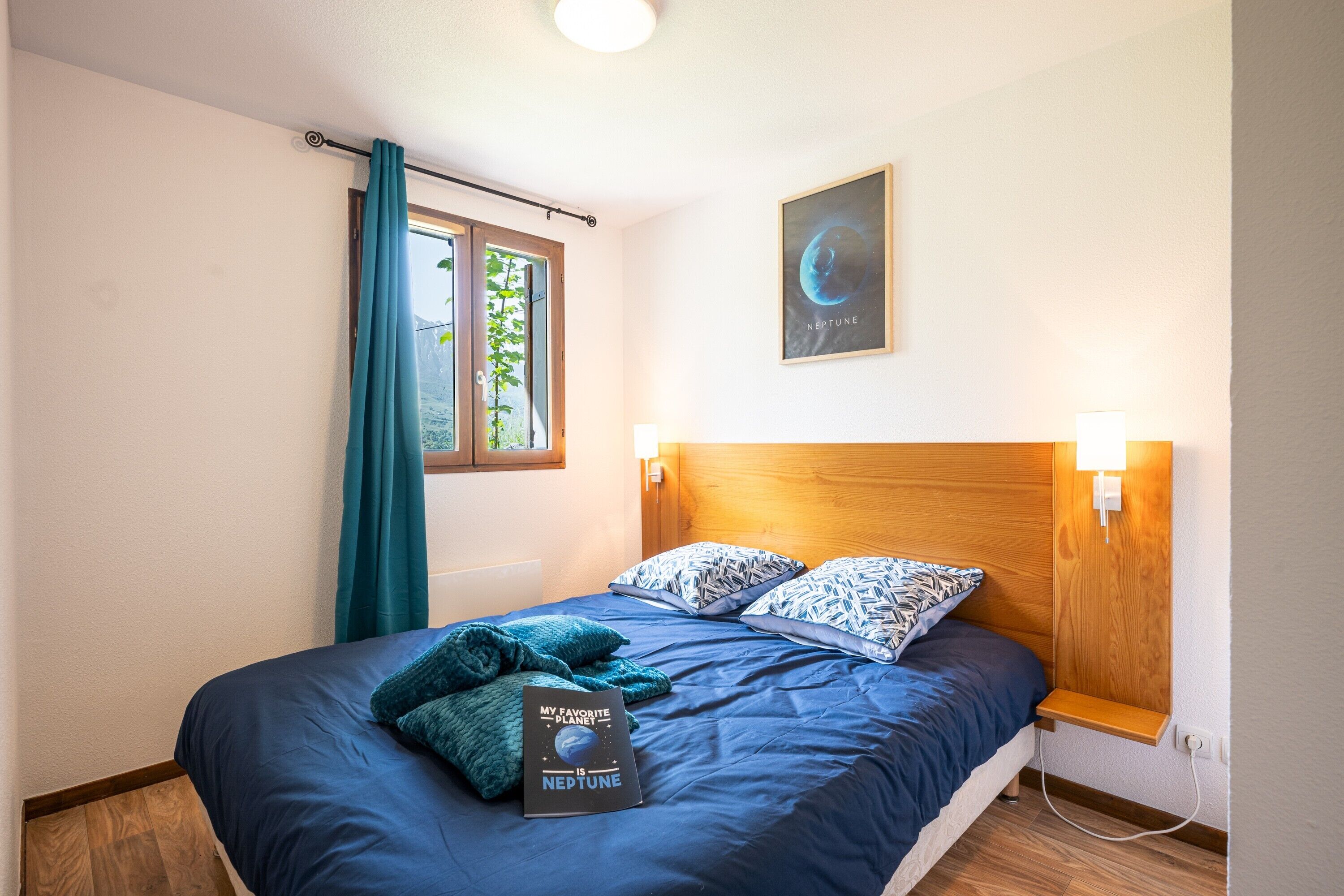 2 bedrooms, bed sheets