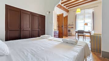 6 makuuhuonetta, silitysrauta/-lauta, ilmainen Wi-Fi, vuodevaatteet