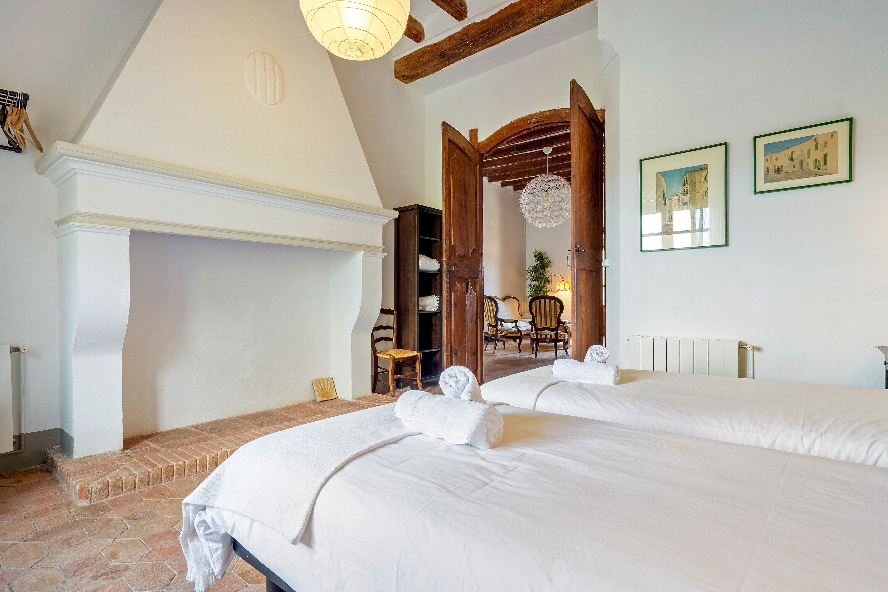 6 bedrooms, iron/ironing board, free WiFi, bed sheets