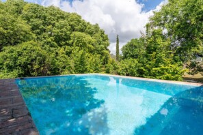 Pool - Guest House 'L'Abadia De Santes Creus' with Mountain View, Private Pool and Wi-Fi (Santes Creus)