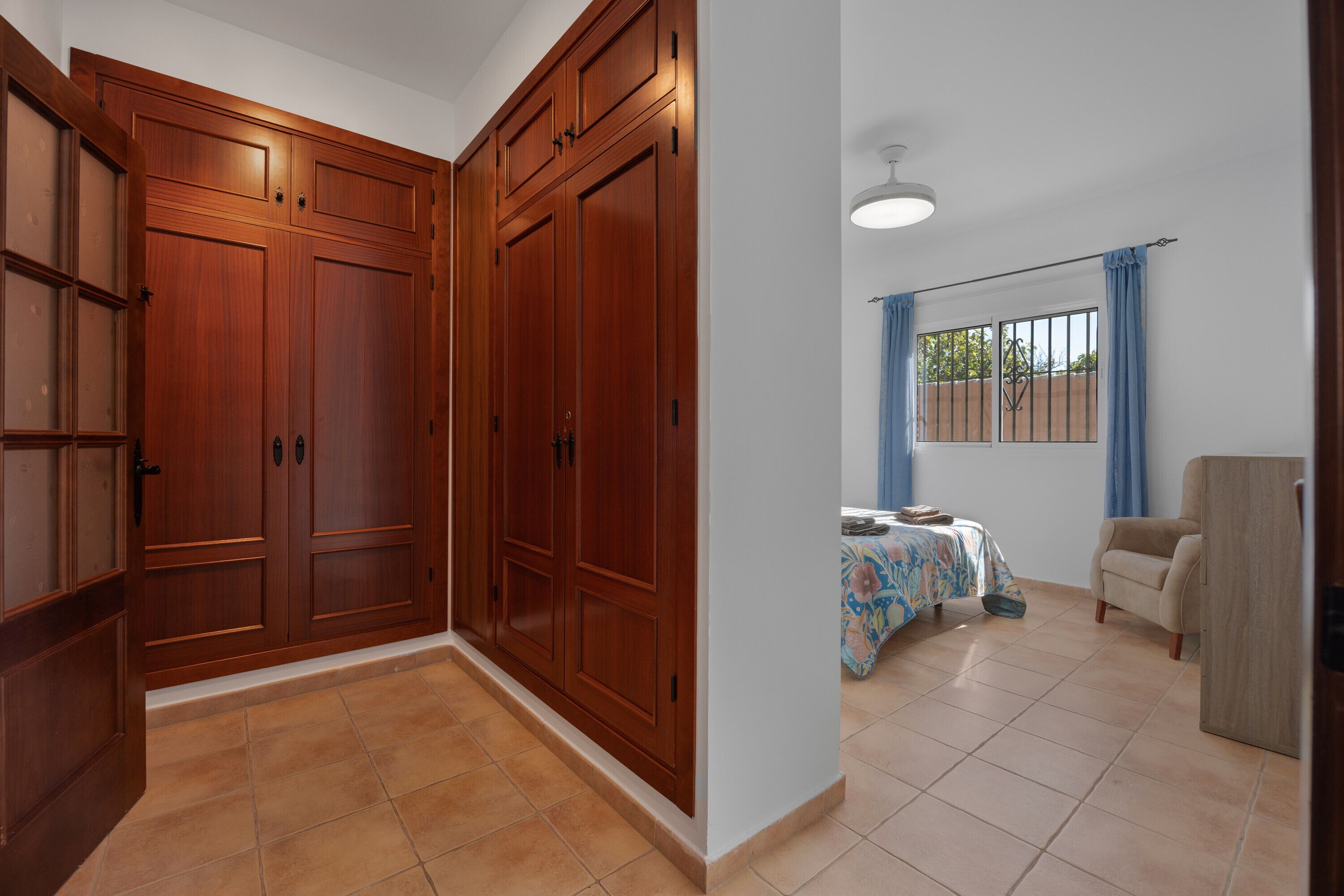 4 habitaciones, tabla de planchar con plancha y wifi gratis 