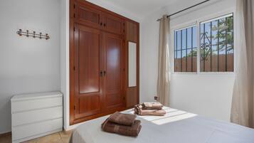 4 dormitorios, tabla de planchar con plancha, wifi gratis y ropa de cama