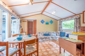 Interior - Les Mimosas – Private Estate on Île d'Oléron with Terrace, Bikes & Beach Access (La Brée-les-Bains)