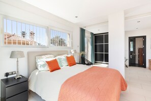 3 bedrooms, iron/ironing board, free WiFi, bed sheets - Villa 'La Mariposa' with Sea View, Wi-Fi and Air Conditioning (Los Urrutias)