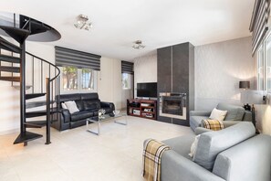 TV, fireplace, DVD player, ping pong