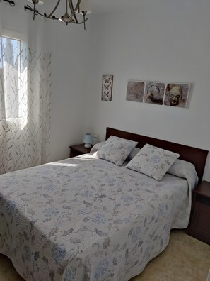 2 bedrooms, iron/ironing board, free WiFi, bed sheets