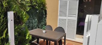 Apartamento 'Mirador Del Golf' con piscina compartida, terraza privada y Wi-Fi
