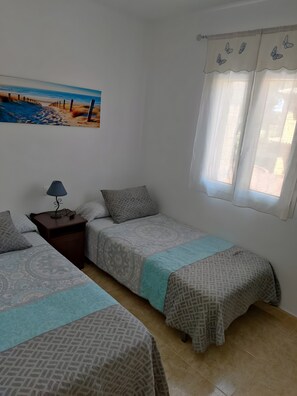 2 slaapkamers, een strijkplank/strijkijzer, gratis wifi, beddengoed