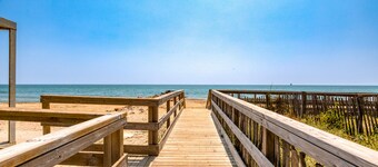 Holiday Home 'Maison Frontignan Plage' with Private Pool, Wi-Fi and Air Conditioning