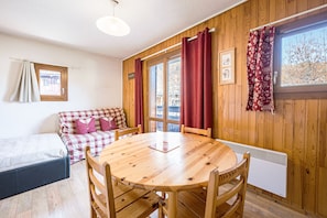 Dining - Apartment 'Centre Valloire - Studio Cabine' with Balcony and Wi-Fi (Valloire)
