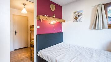 1 bedroom, iron/ironing board, free WiFi