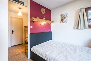 1 bedroom, iron/ironing board, free WiFi