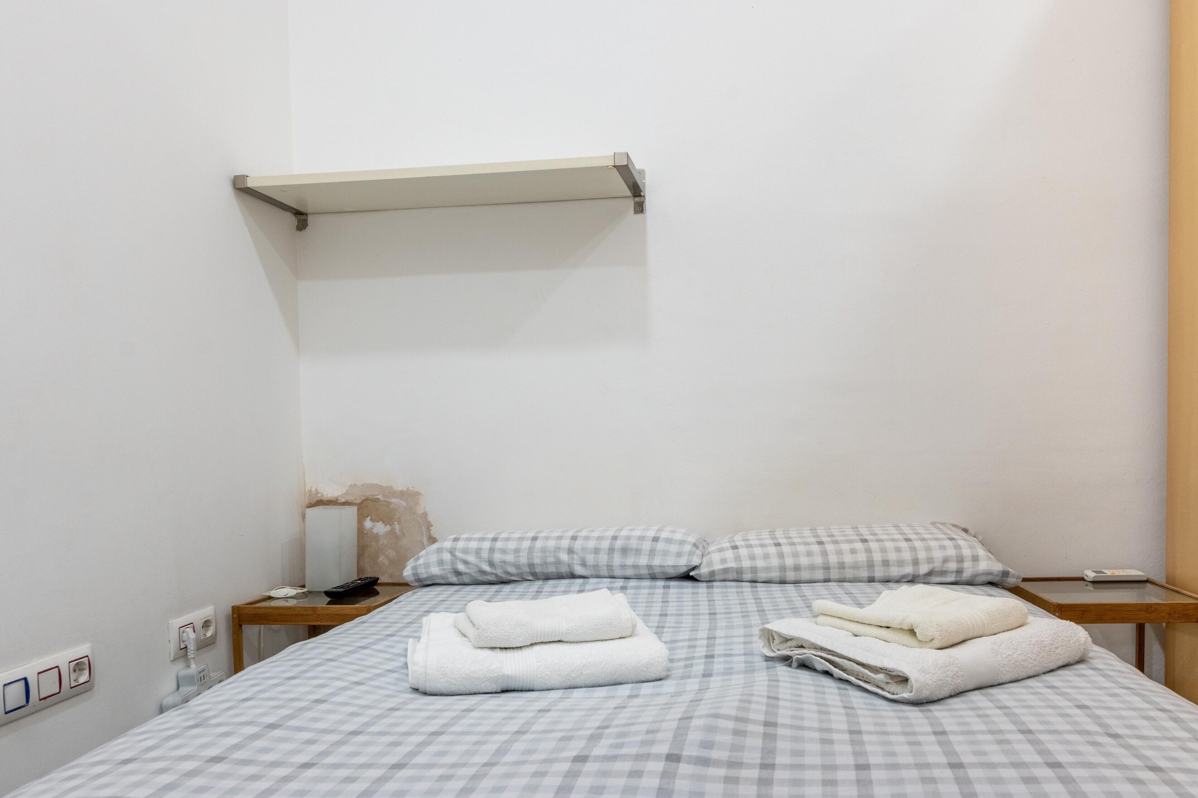 1 chambre, fer et planche à repasser, Wi-Fi gratuit, draps fournis