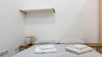 1 chambre, fer et planche Ă repasser, Wi-Fi gratuit, draps fournis