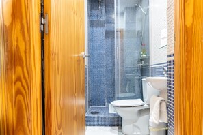 Dusch, hårtork och handdukar