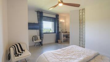 6 habitaciones, tabla de planchar con plancha y wifi gratis