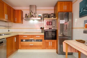 Frigorífic, microones, forn i placa de cuina