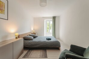 2 室のベッドルーム、WiFi (無料)、ベッドシーツ