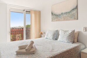 2 bedrooms, iron/ironing board, free WiFi, bed sheets - Apartment 'Top Floor Fuengirola Park' with Private Terrace, Wi-Fi and Air Conditioning (Fuengirola)