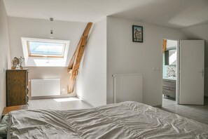 5 chambres, fer et planche à repasser, Wi-Fi gratuit, draps fournis