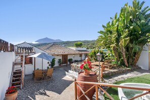 Outdoor dining - Vacation 'Casa Taoro' with Wi-Fi (Tanque)