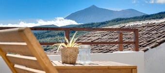 Vacation 'Casa Guimar' with Sea View, Wi-Fi and Air Conditioning