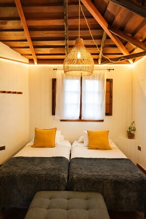 1 bedroom, iron/ironing board, free WiFi, bed sheets - Vacation 'Casa Guimar' with Sea View, Wi-Fi and Air Conditioning (Tanque)