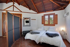 1 habitación, tabla de planchar con plancha, wifi gratis y ropa de cama 