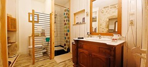 Een douche, een haardroger